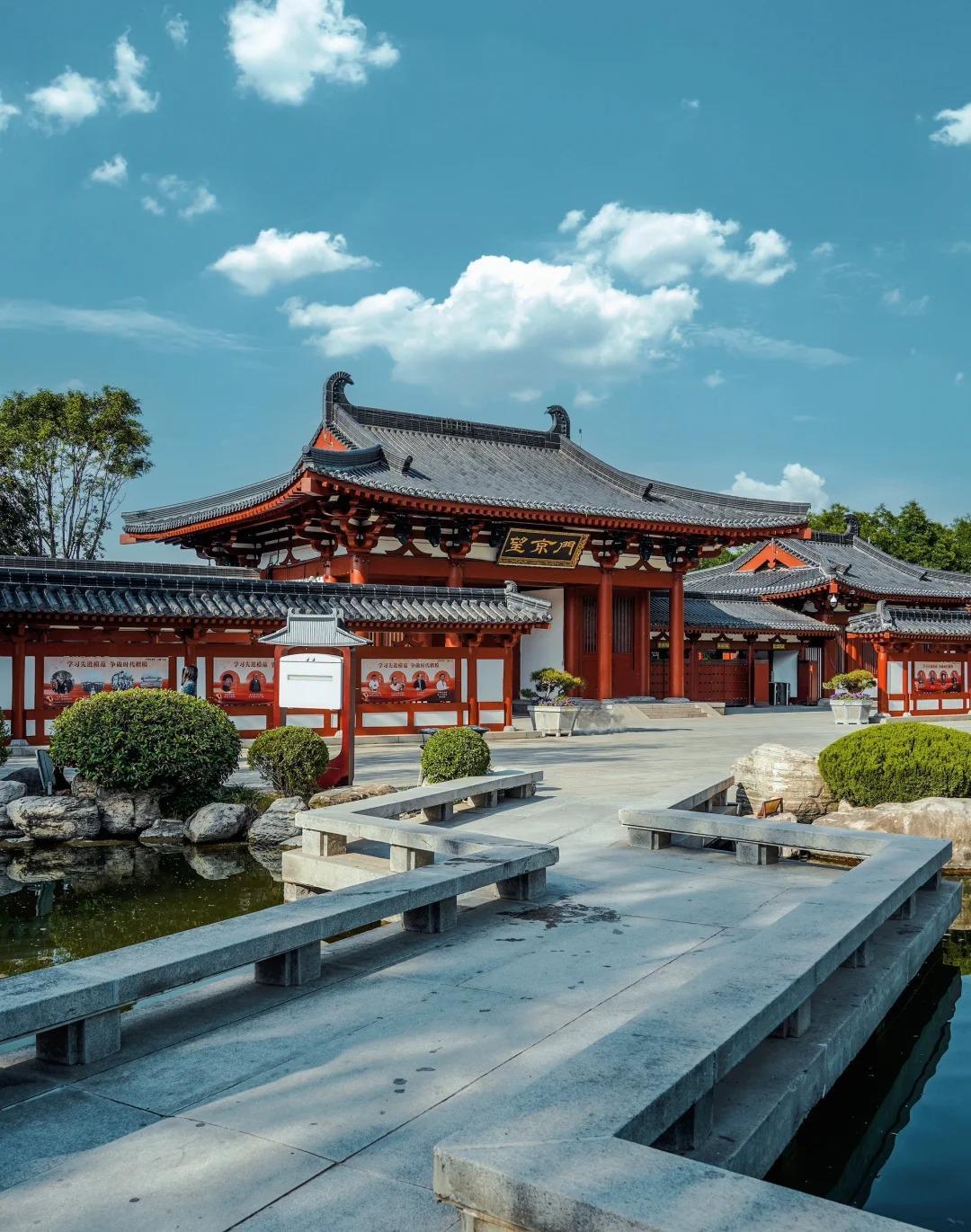 Xi'an Qin Shi Huang Mausoleum Museum (Terracotta Warriors)+Huaqing Palace 1-Day Group Tour