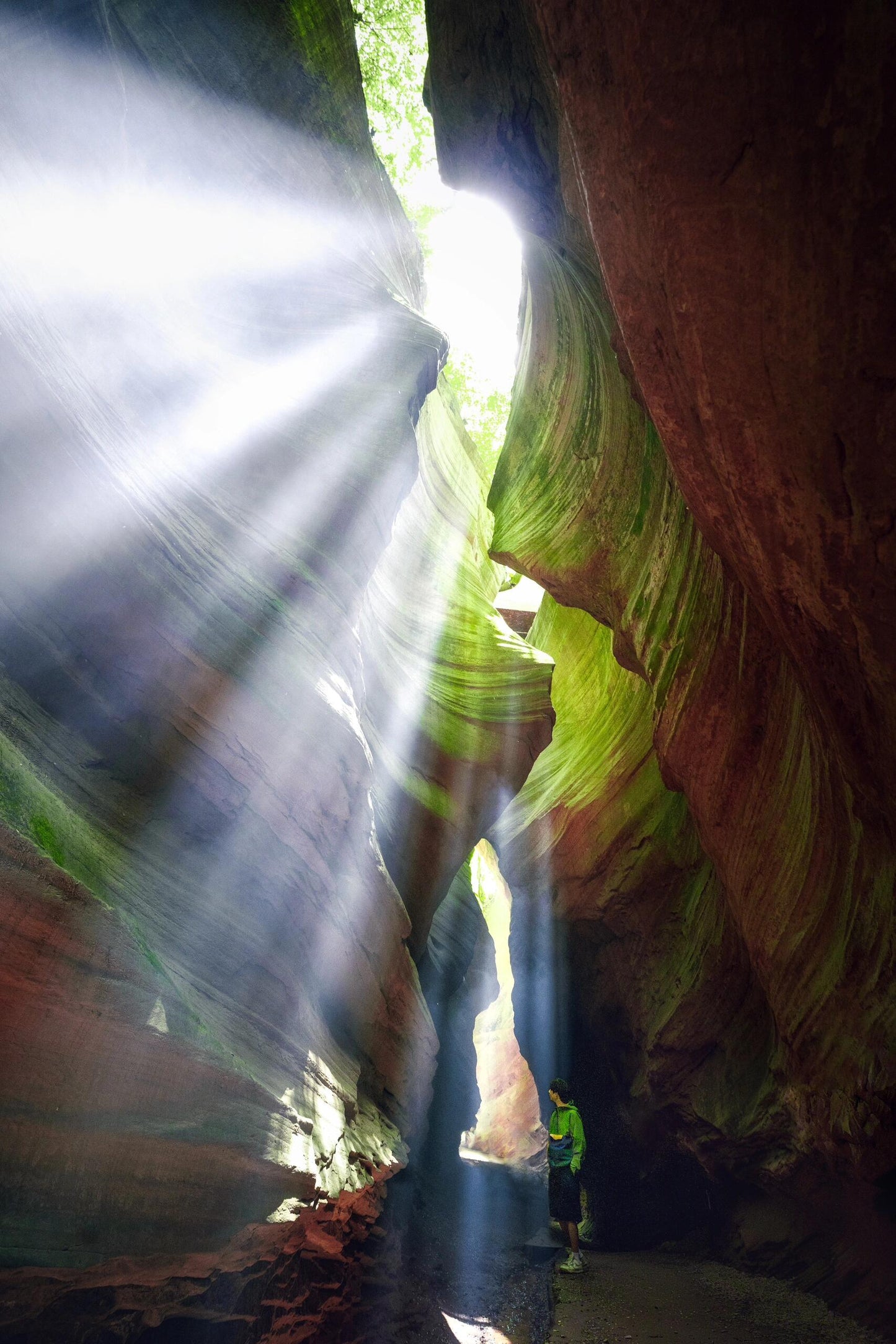 2 Days 1 Night Group Tour to Yan’an, Shaanxi, Hukou Waterfall, and Yellow Emperor Mausoleum