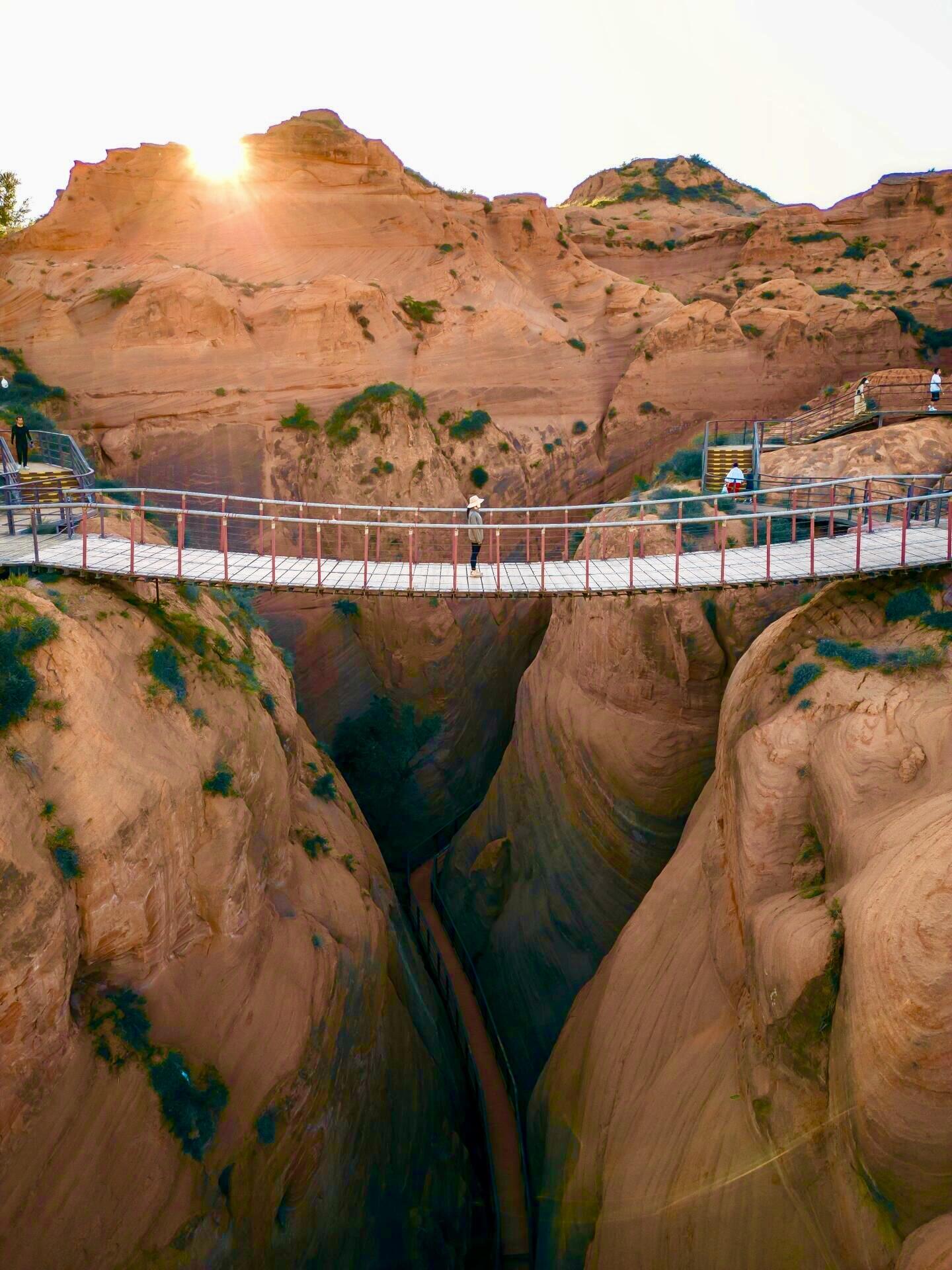 2 Days 1 Night Group Tour to Yan’an, Shaanxi, Hukou Waterfall, and Yellow Emperor Mausoleum