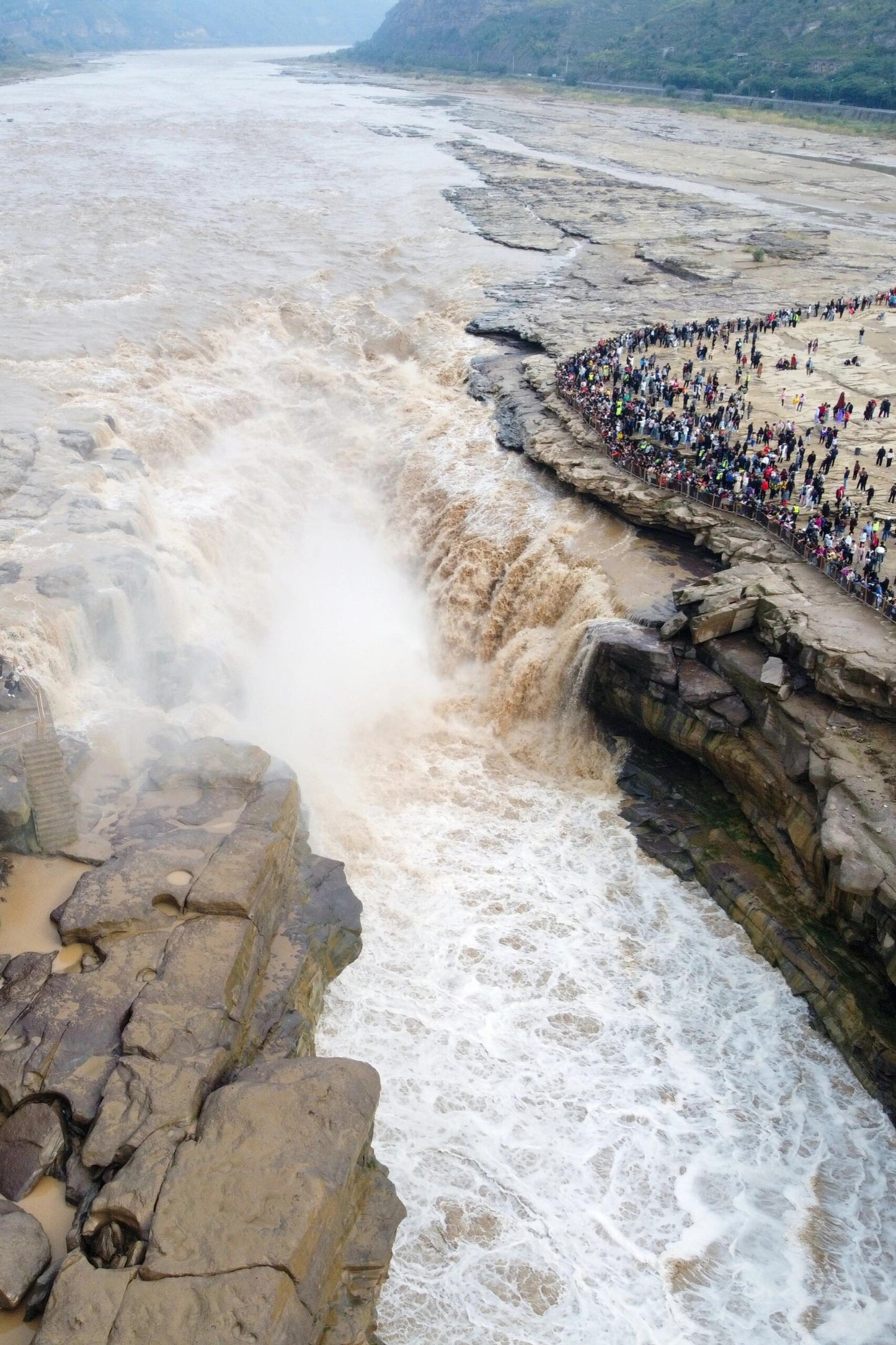2 Days 1 Night Group Tour to Yan’an, Shaanxi, Hukou Waterfall, and Yellow Emperor Mausoleum