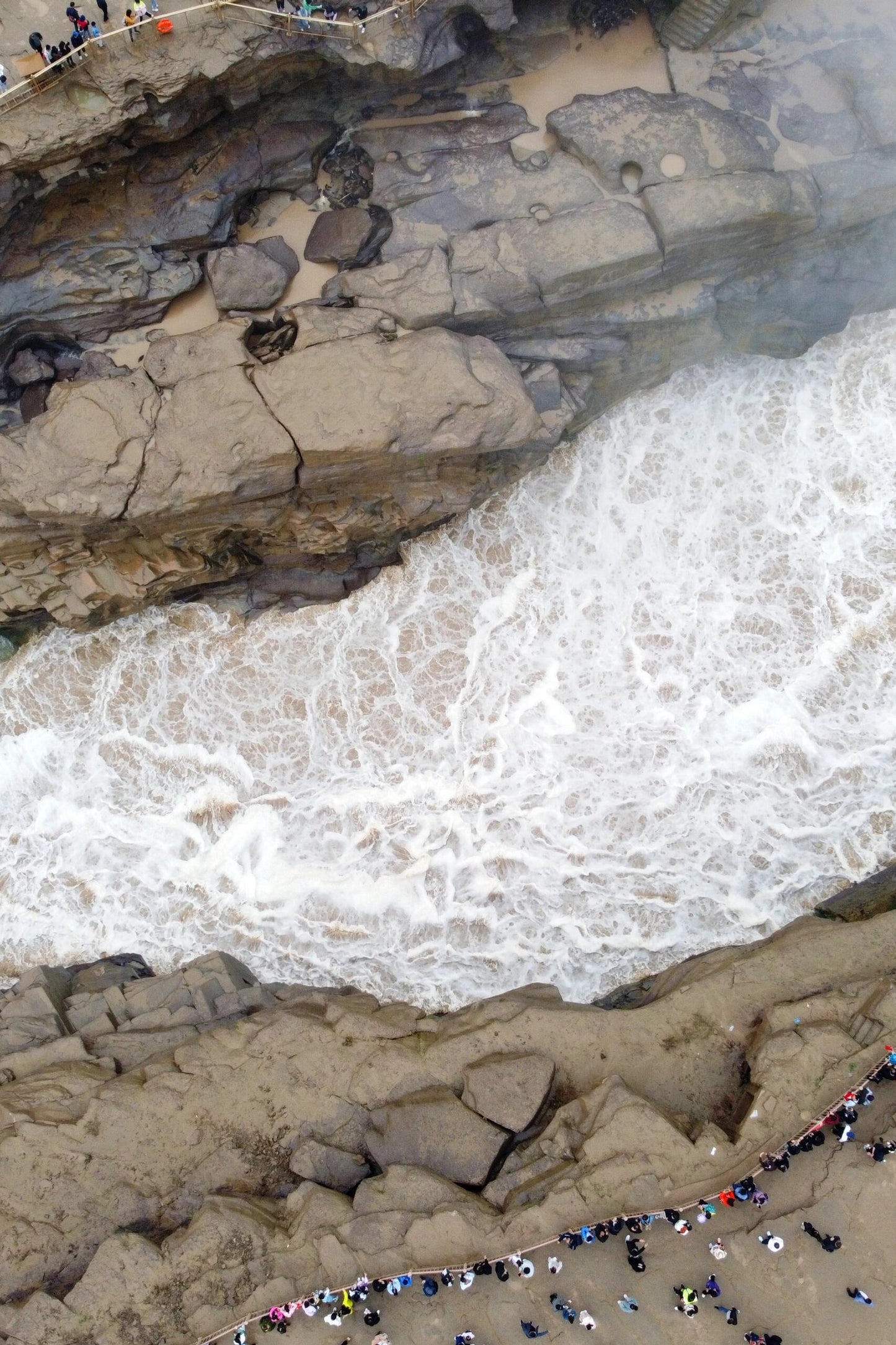2 Days 1 Night Group Tour to Yan’an, Shaanxi, Hukou Waterfall, and Yellow Emperor Mausoleum
