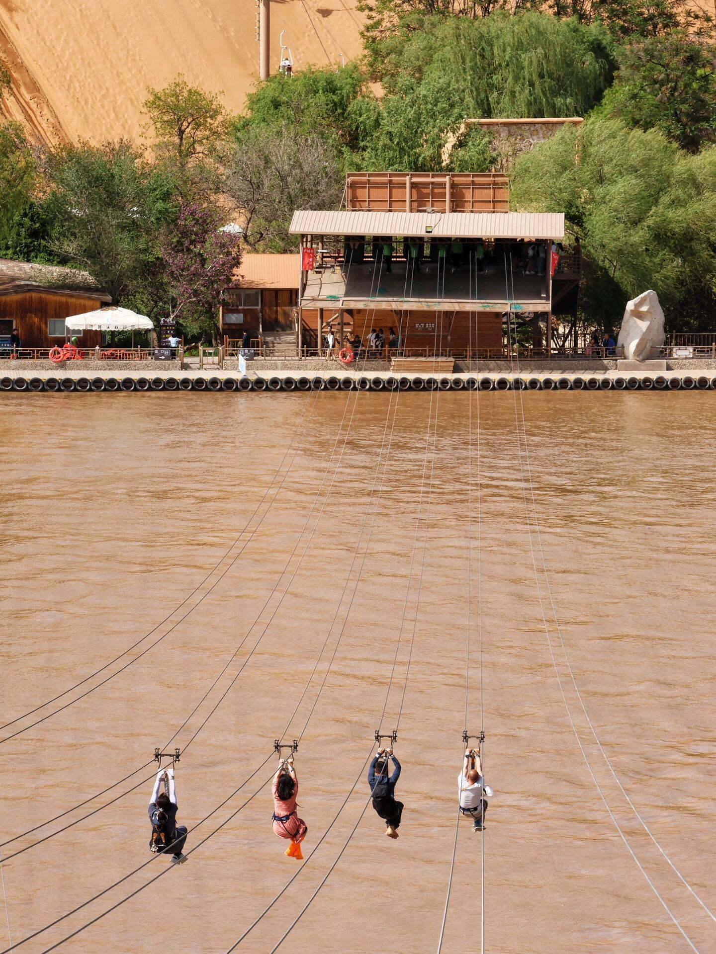 2 Days 1 Night Group Tour to Yan’an, Shaanxi, Hukou Waterfall, and Yellow Emperor Mausoleum