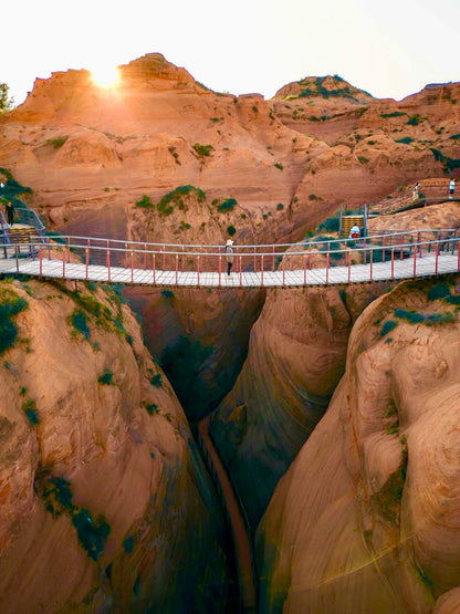 2 Days 1 Night Group Tour to Yan’an, Shaanxi, Hukou Waterfall, and Yellow Emperor Mausoleum